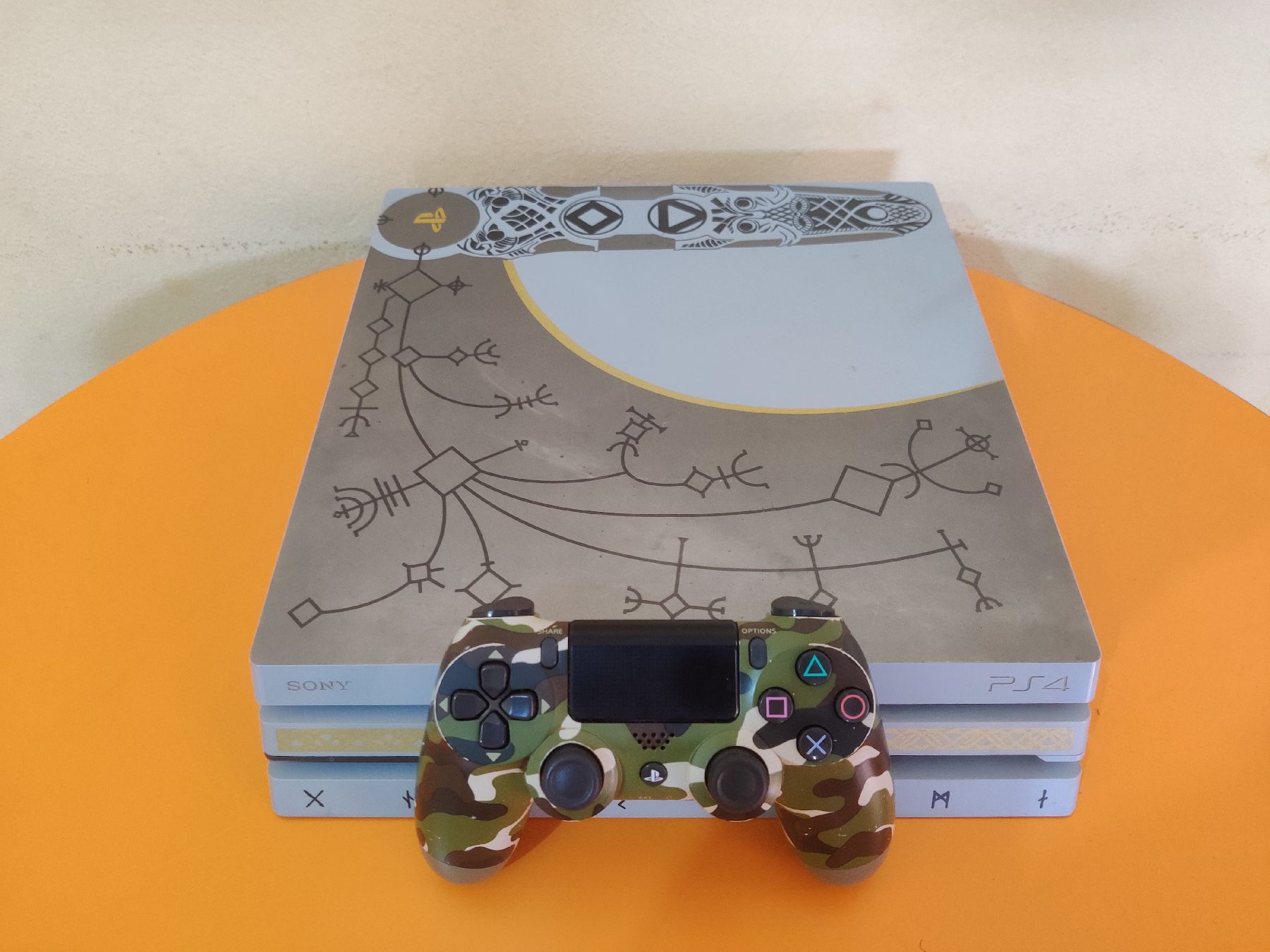PS4 Pro 1To LIMITED EDITION