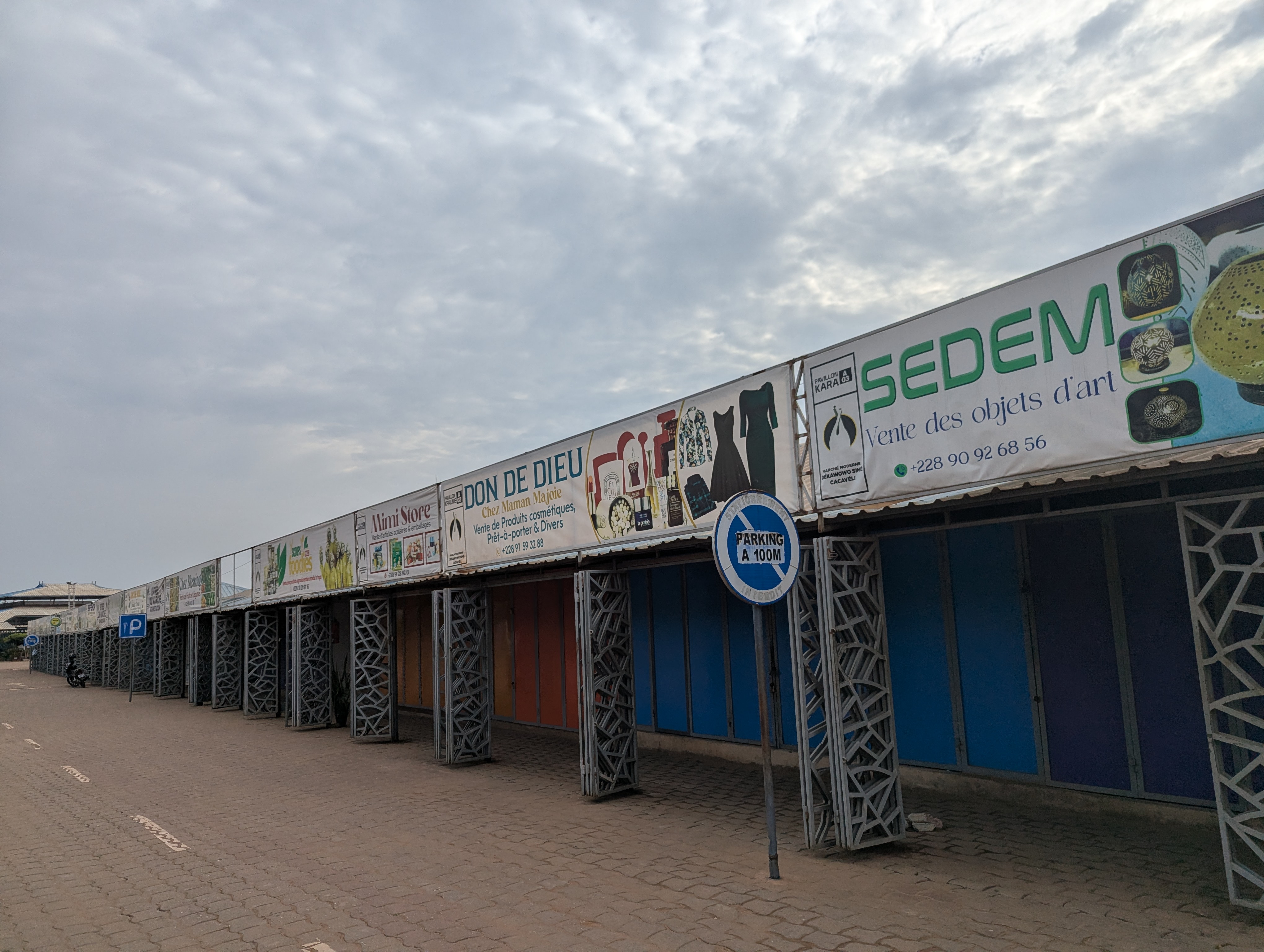 Grand marché Dekawowossimé de Cacaveli